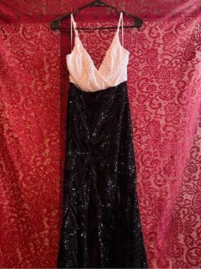Morning Mist Black White Sequin Geometric Maxi Dress SZ 8 High Slit Formal Gown